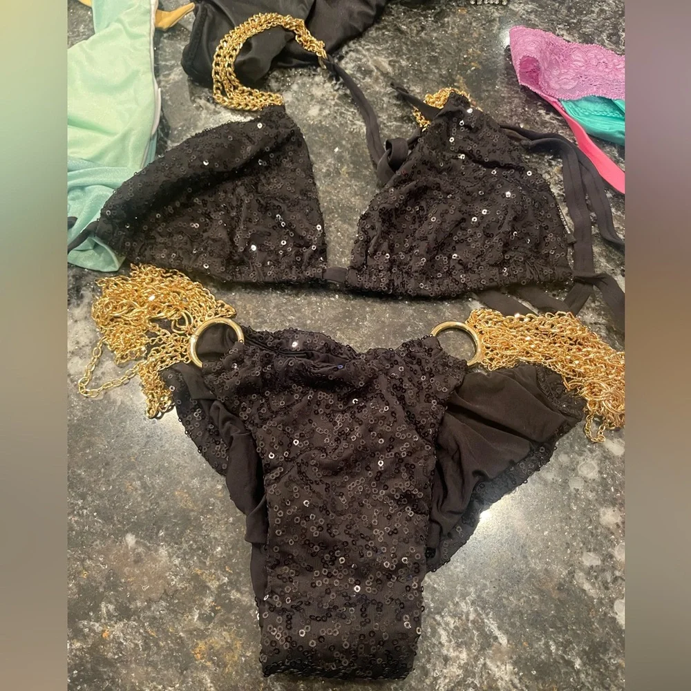 New with or without tags beach bunnies XL or L sizes have two small sets - Picture 6 of 17